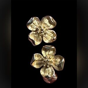 Vintage Crown Trifari (1937 - 1955) Gold Tone Dogwood Blooms Clip-on Earrings